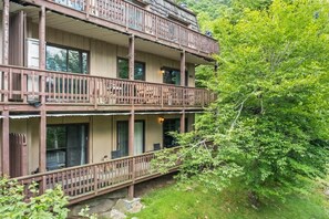 Exterior - Tranquility Beech: 2BR Condo Steps from the Slopes--Parking Lot Level: No Stairs (Banner Elk)