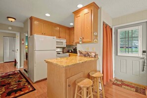 Mikrowelle, Ofen, Herdplatte, Geschirrspüler