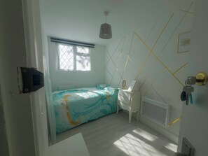 4 bedrooms, WiFi, bed sheets