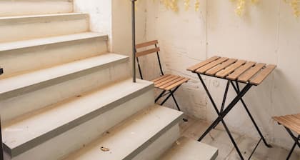 2-bedroom, 1 Bath apartment in gorgeous Roslyn with Washer Dryer in unit