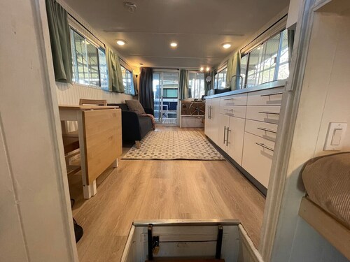 The Albatross-Houseboat DT Knox