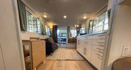 The Albatross-Houseboat DT Knox