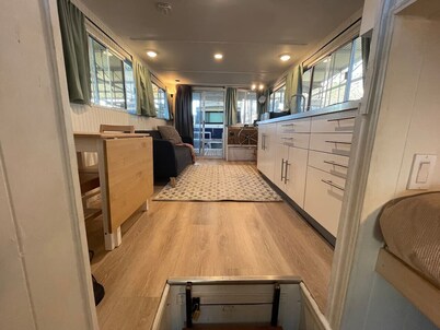 The Albatross-Houseboat DT Knox