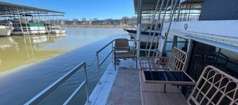 The Albatross-Houseboat DT Knox