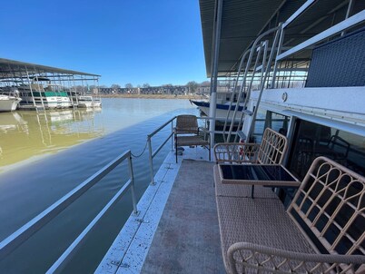 The Albatross-Houseboat DT Knox