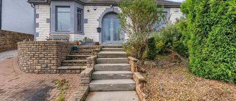 Loft, 1 Bedroom, Garden View | Property grounds