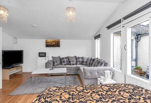 Apartment, Multiple Bedrooms, Garden View | Living room - Near Royal Infirmary Hospital Airport Free Moet AND Parking Daily Breakfast (Edinburgh)