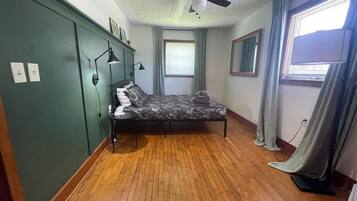 3 sovrum, skrivbord, gratis wi-fi och sängkläder