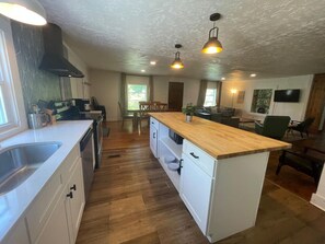 Kühlschrank, Ofen, Herdplatte, Geschirrspüler