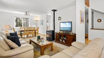 Smart-tv och eldstad