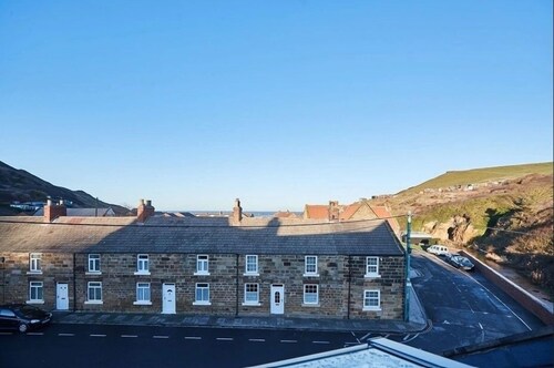 Skinningrove House one