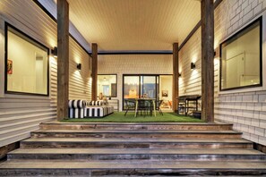House (6 Bedrooms) | Interior