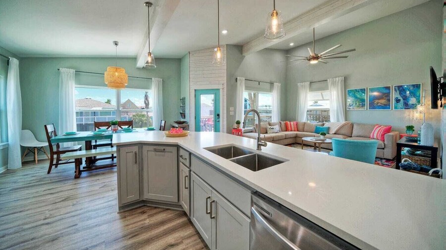 Sleeps 20 2 Modern Homes w/ Private Pool, Deck+patio 3-min Walk to the Beach