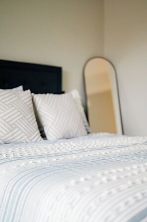 Iron/ironing board, travel crib, free WiFi, bed sheets