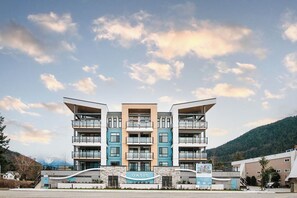 Exterior - 2bed/2bath "Lake Daze" Condo in Harrison HOT SPRINGS (Harrison Hot Springs)