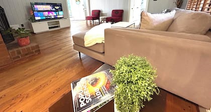 Classic 4-Bedroom Home Near The Bowl at Ballantyne