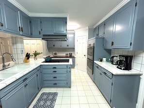 Micro-ondes, four, plaque de cuisson, lave-vaisselle