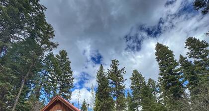 The Cozy Acorn Cascade Lake Retreat