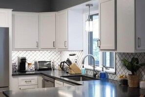 Private kitchen - Pineapple Shores Pool Retreat (Norton Shores)