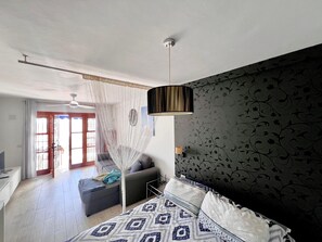 1 chambre, fer et planche à repasser, Wi-Fi, draps fournis