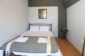 2 makuuhuonetta, silitysrauta/-lauta, Wi-Fi, vuodevaatteet