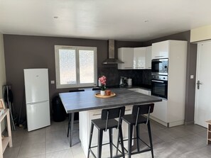 Kühlschrank, Mikrowelle, Ofen, Geschirrspüler