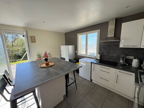 Kühlschrank, Mikrowelle, Ofen, Geschirrspüler