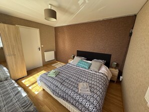 Free WiFi, bed sheets, wheelchair access