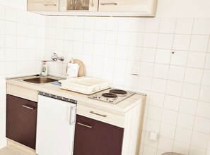 冰箱、炉灶、厨具/餐具