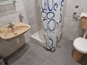 Shower, hair dryer, towels - Apartments Željka - Studio Apartment with Terrace with Sea View (5) (Orebic)