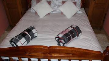 2 habitaciones, acceso a internet y ropa de cama