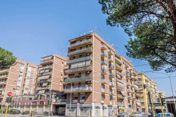 Front of property - gordiani guesthouse (Rome)