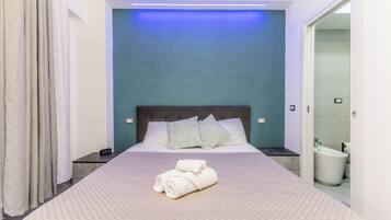 Escritorio, sistema de insonorización y wifi gratis