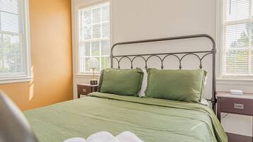 2 dormitorios, tabla de planchar con plancha, wifi gratis y ropa de cama