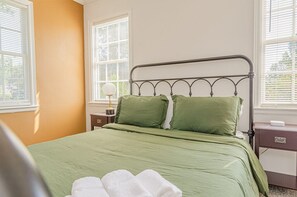 2 bedrooms, iron/ironing board, free WiFi, bed sheets