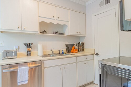 MidTown Flats Suite C2