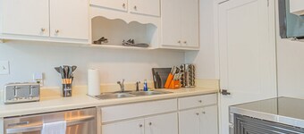 MidTown Flats Suite C2