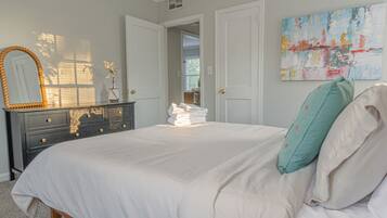 2 habitaciones, tabla de planchar con plancha, wifi y ropa de cama