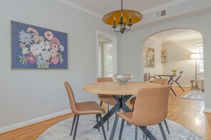 Dining - MidTown Flats Suite C1 (Columbus)