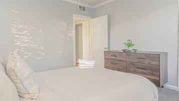 2 bedrooms, iron/ironing board, WiFi, bed sheets