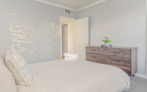 2 bedrooms, iron/ironing board, WiFi, bed sheets