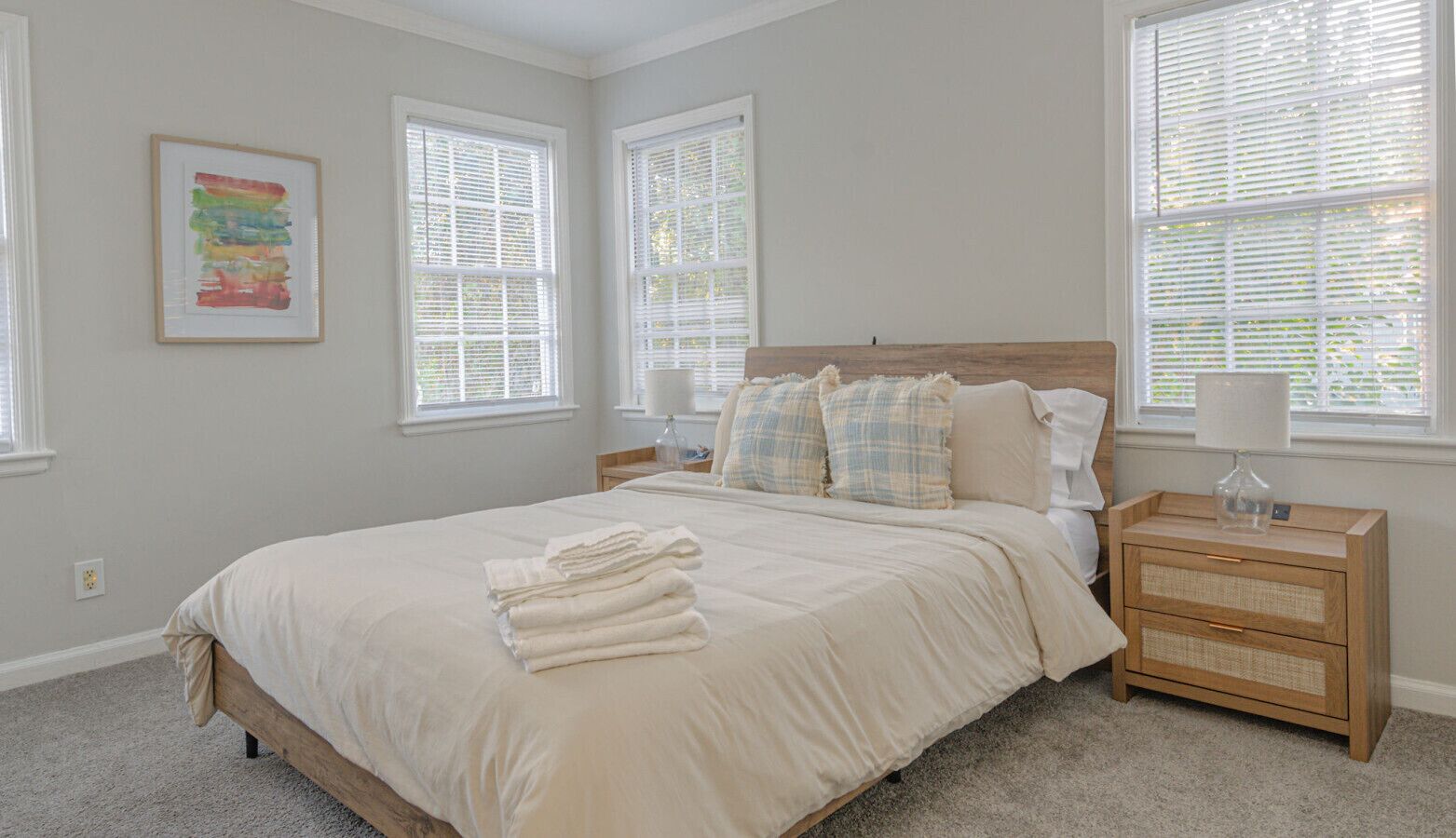 2 habitaciones, tabla de planchar con plancha, wifi y ropa de cama 