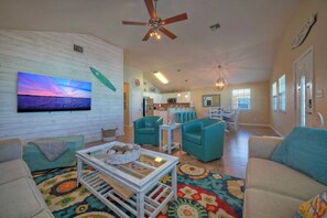Interior - Sleeps 21, 2 Homes 2 Private Pools, Fire Pit, Swing Bar Walk to the Beach (Port Aransas)