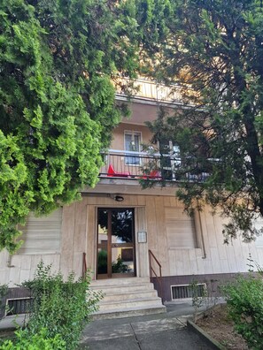 Exterior detail - Casa Orso - Romantic Stay by Lake Como - Central - Walk to Beach & Trails (Abbadia Lariana)