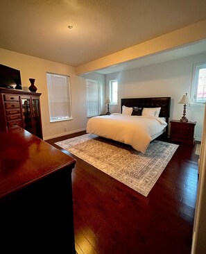 6 makuuhuonetta, silitysrauta/-lauta, ilmainen Wi-Fi, vuodevaatteet