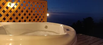 Sunset cabin with beautiful ocean view.