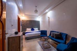 6 chambres, fer et planche à repasser, Wi-Fi, draps fournis