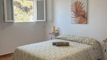 2 slaapkamers, een strijkplank/strijkijzer, wifi, beddengoed