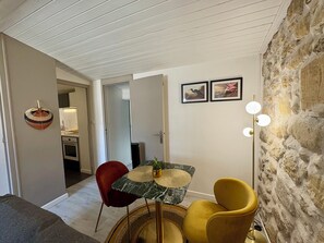 Dining - L'Escale d'Aquitaine - Charming apartment (Bordeaux)