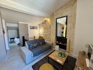 TV - L'Escale d'Aquitaine - Charming apartment (Bordeaux)